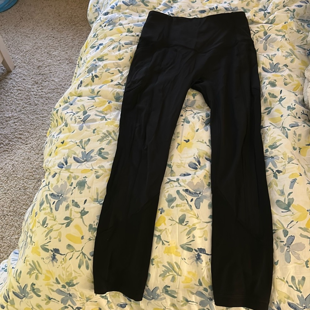 Lululemon Black wonderunders with pockets